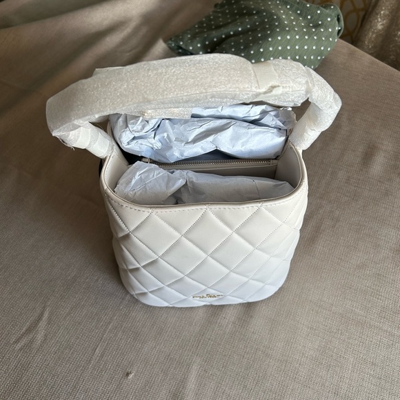 ๐ซSOLD๐ซ Kate Spade Bucket Bag. - Picture 3 of 3